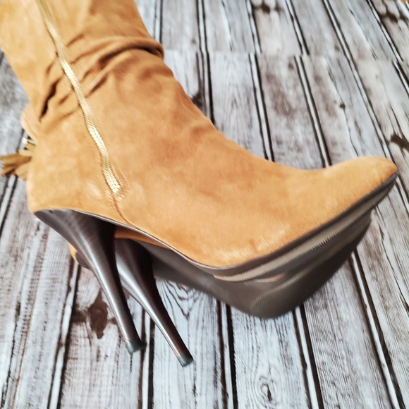 NWOT Michael Kors Vienna Suede Tassel Boot, Flaws - Picture 6 of 10